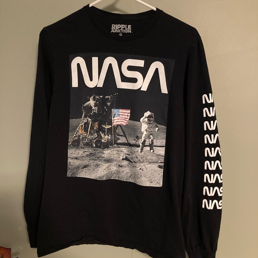 Men’s small long sleeve t-shirt ~NASA